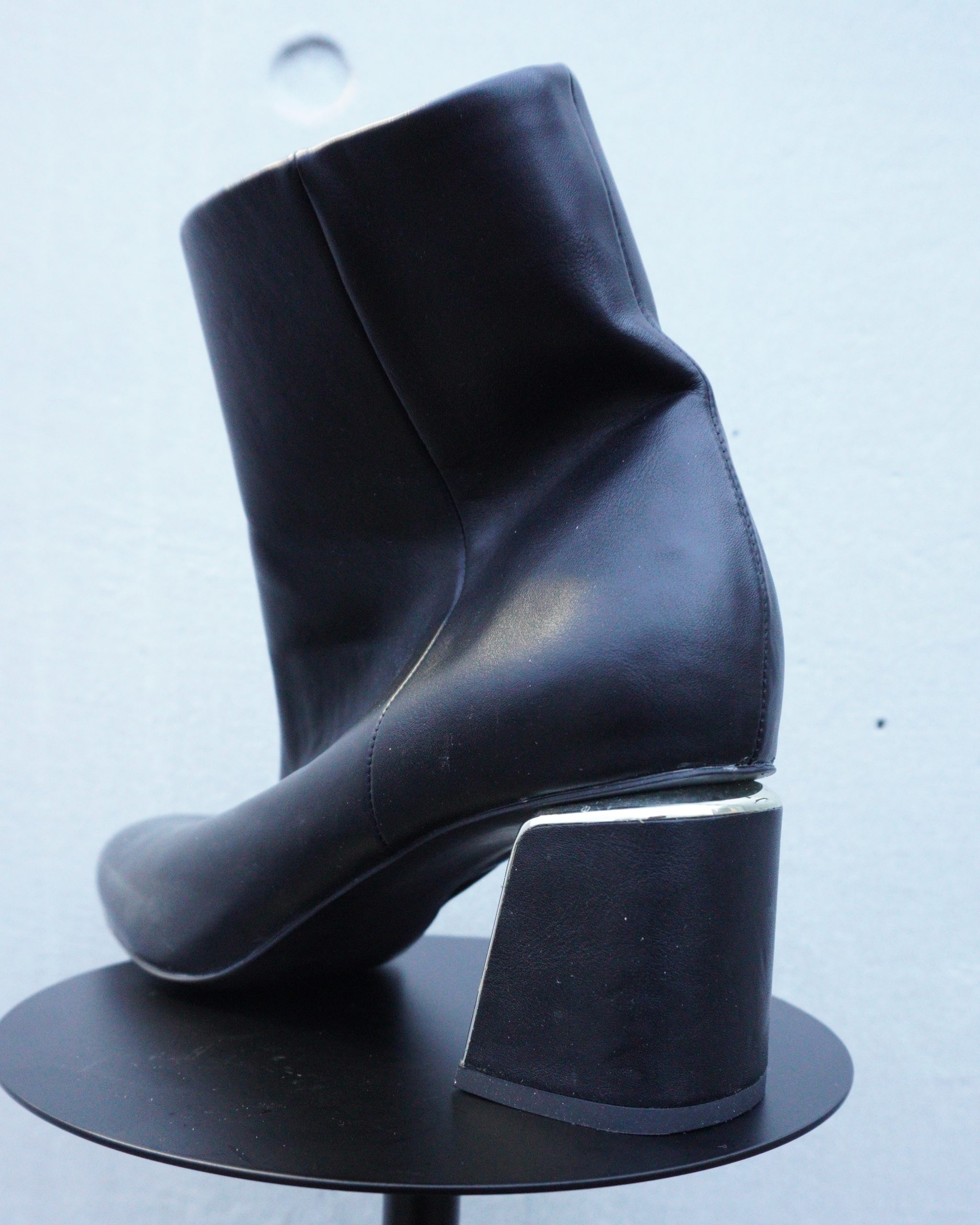 サイドゴアスクエアヒール黒