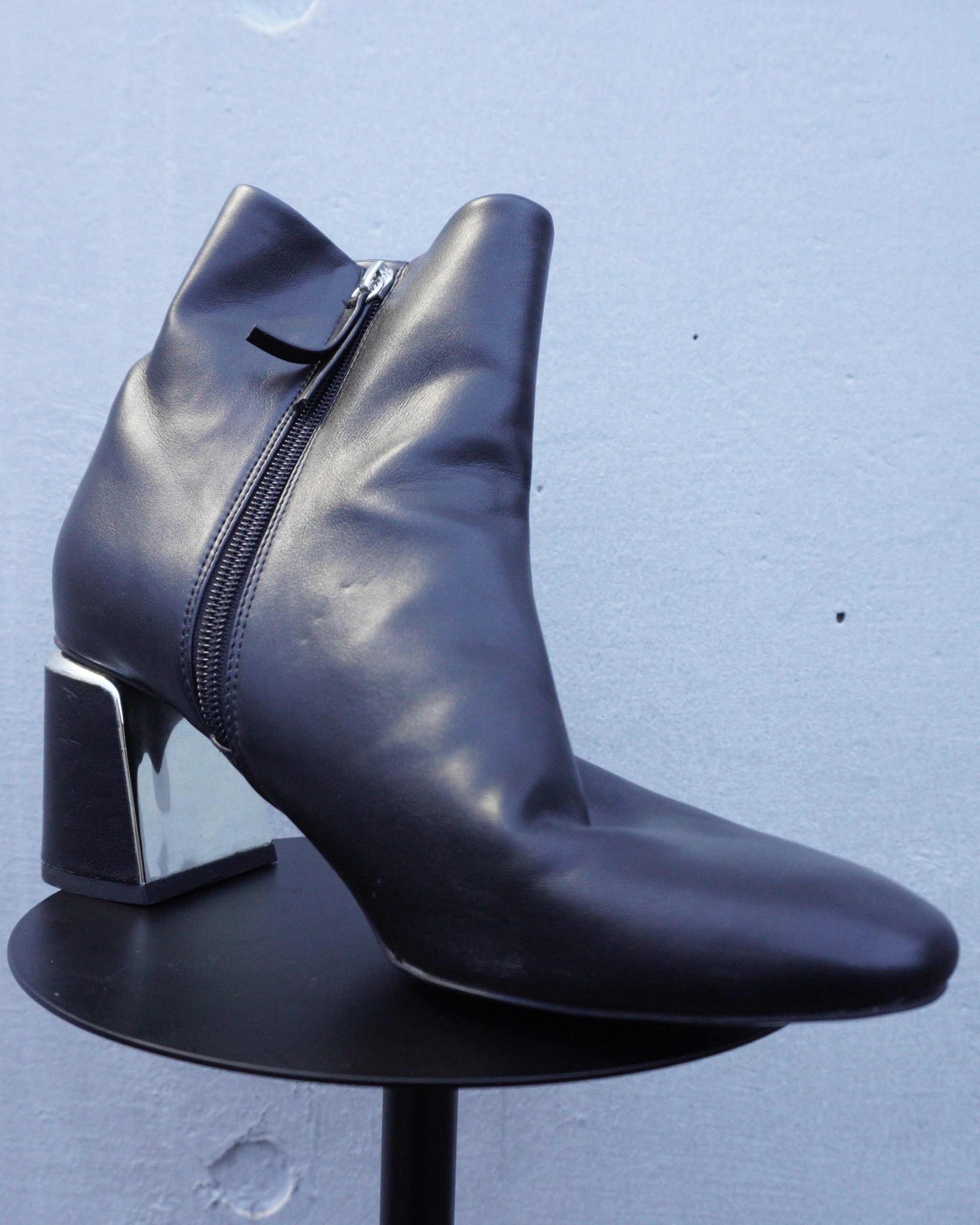 サイドゴアスクエアヒール黒