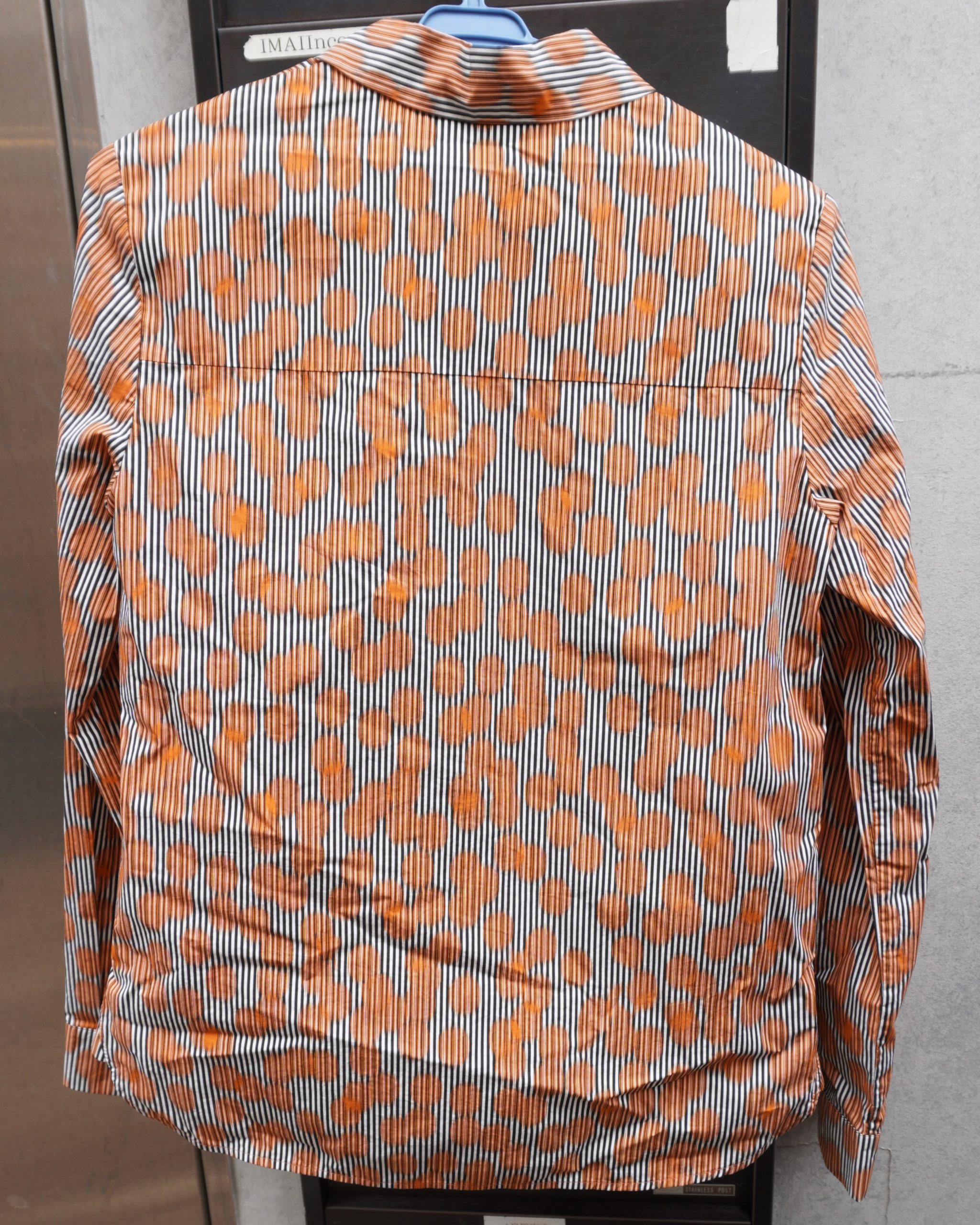 オレンジ斑シャツ