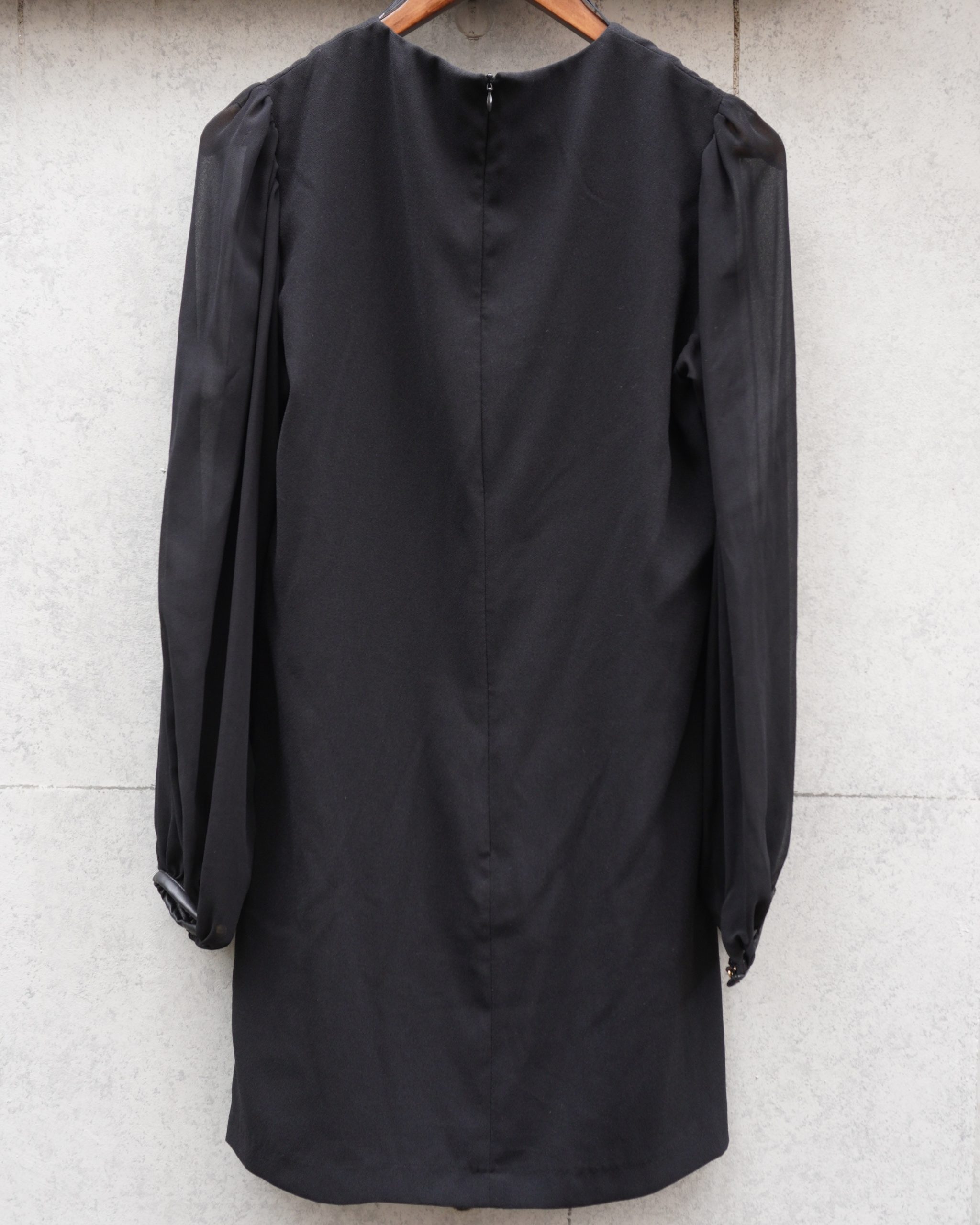 ブラックトップス