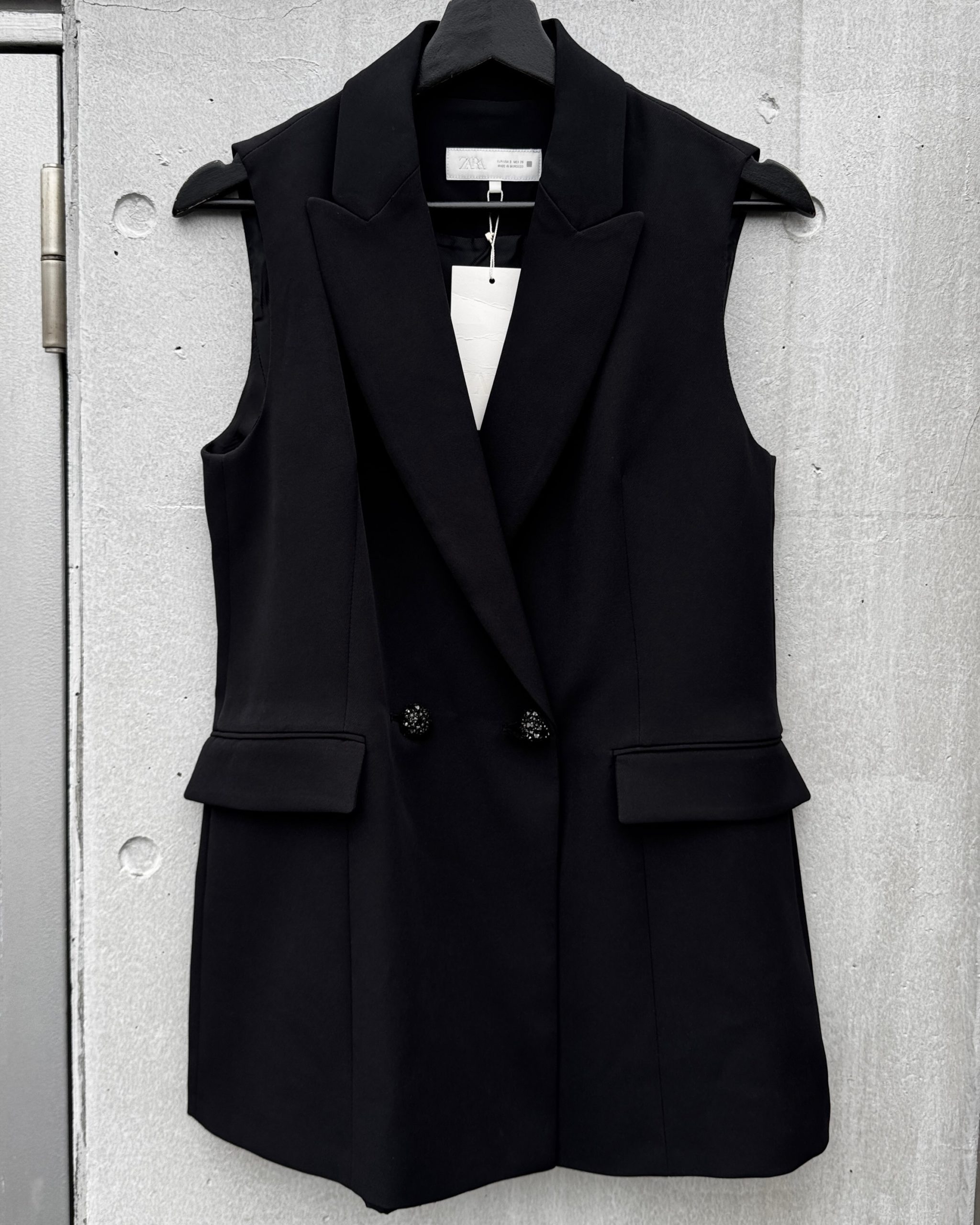 ブラック系ジレ