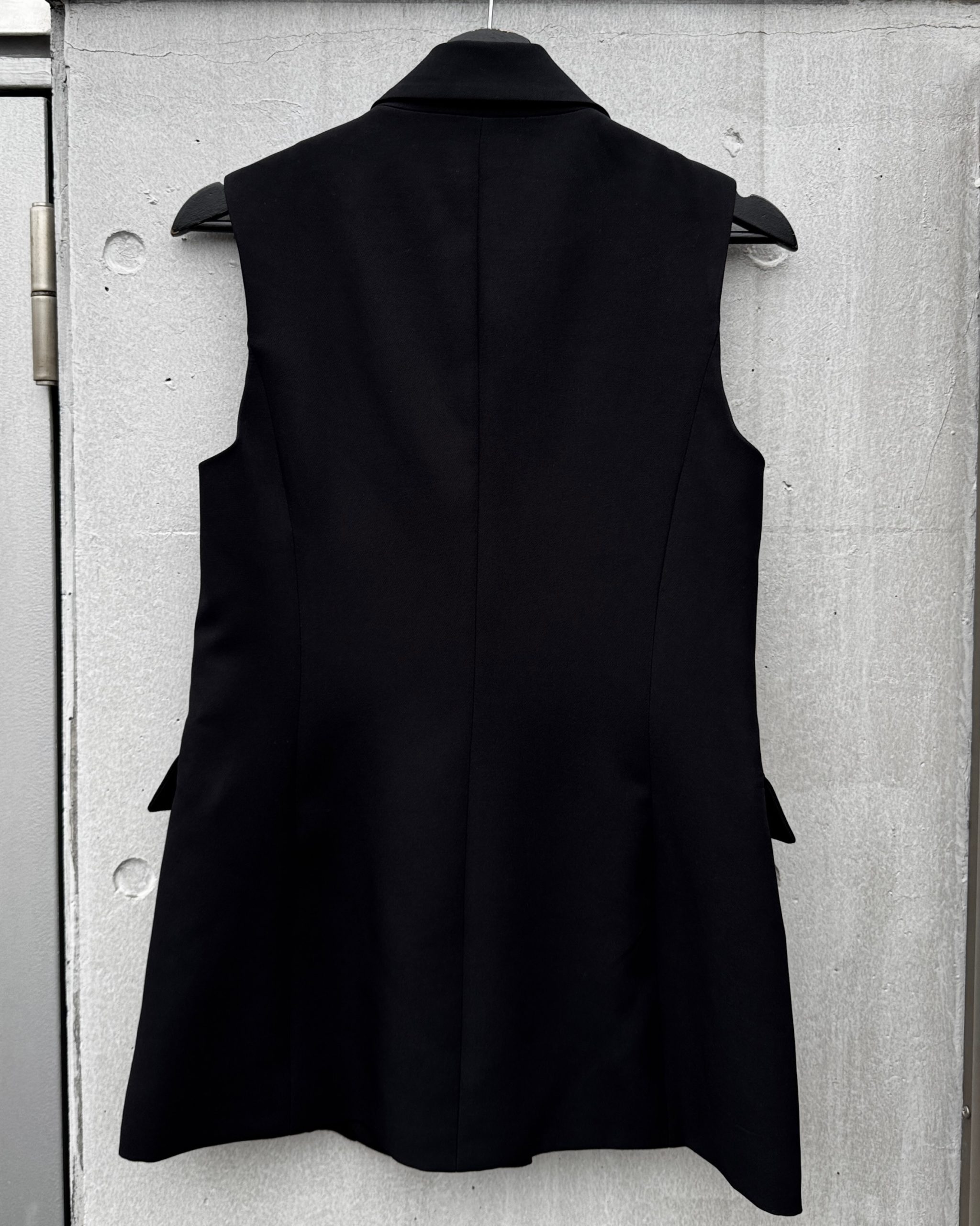 ブラック系ジレ