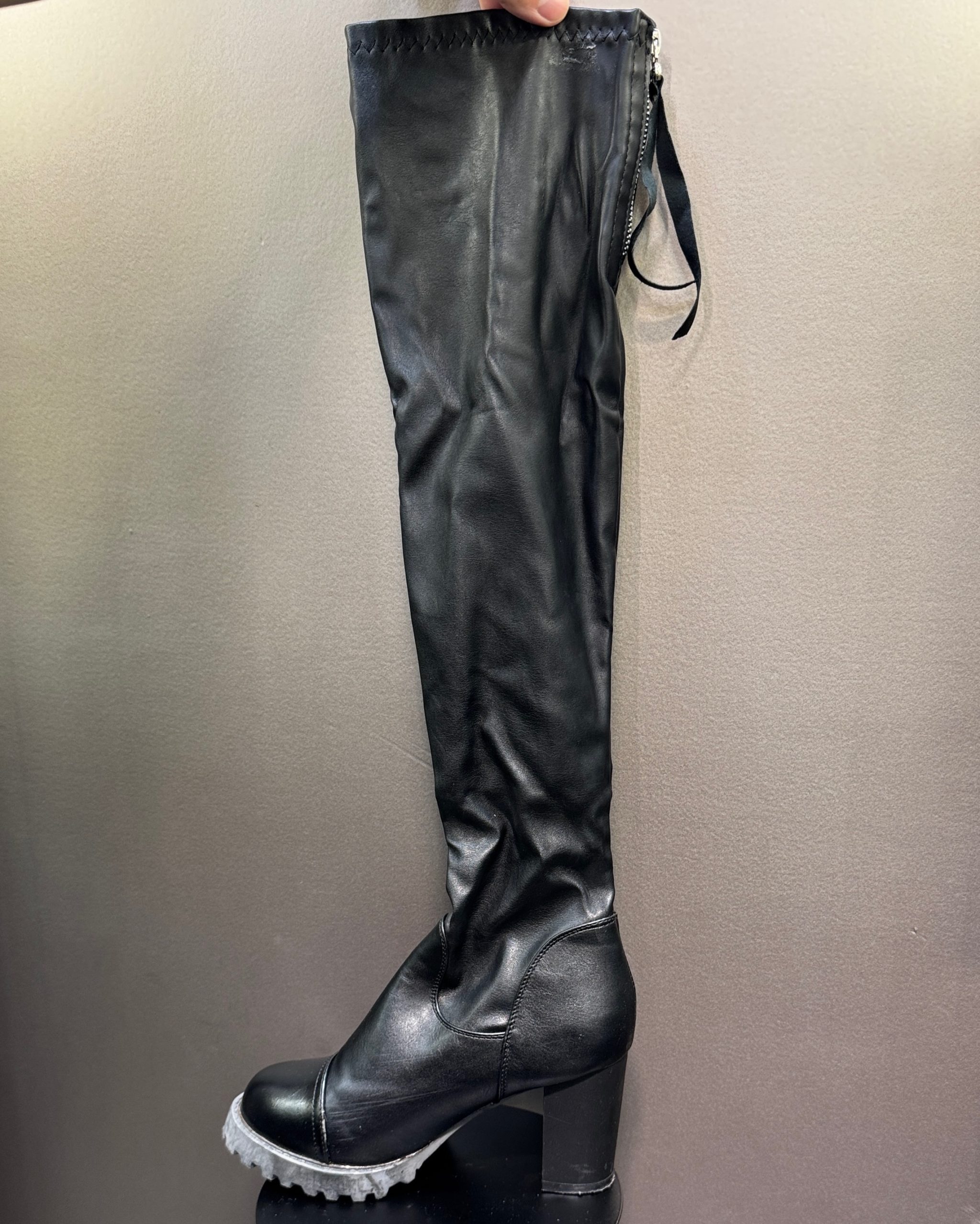 ロング黒ブーツ