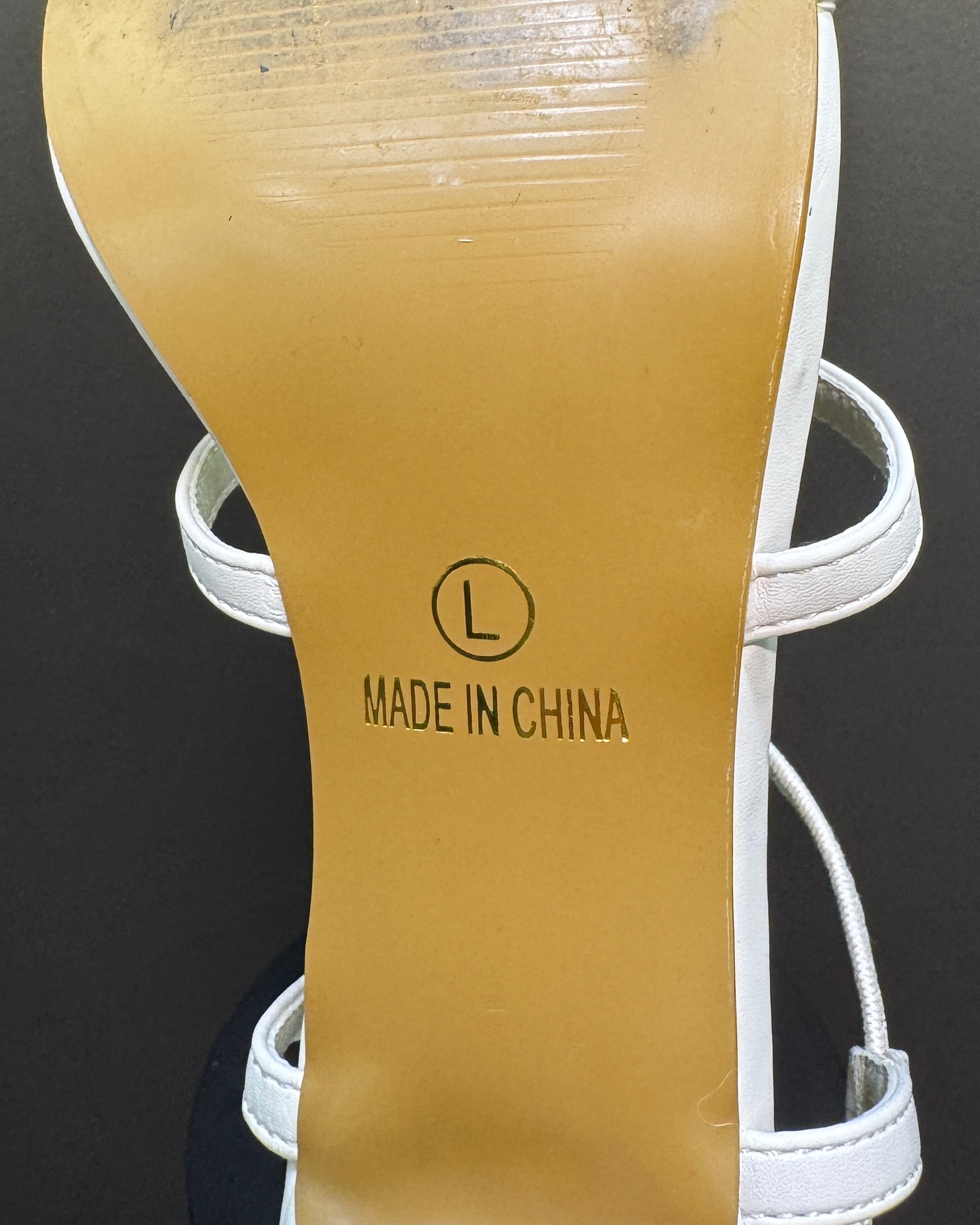 ひもパンプスホワイト系