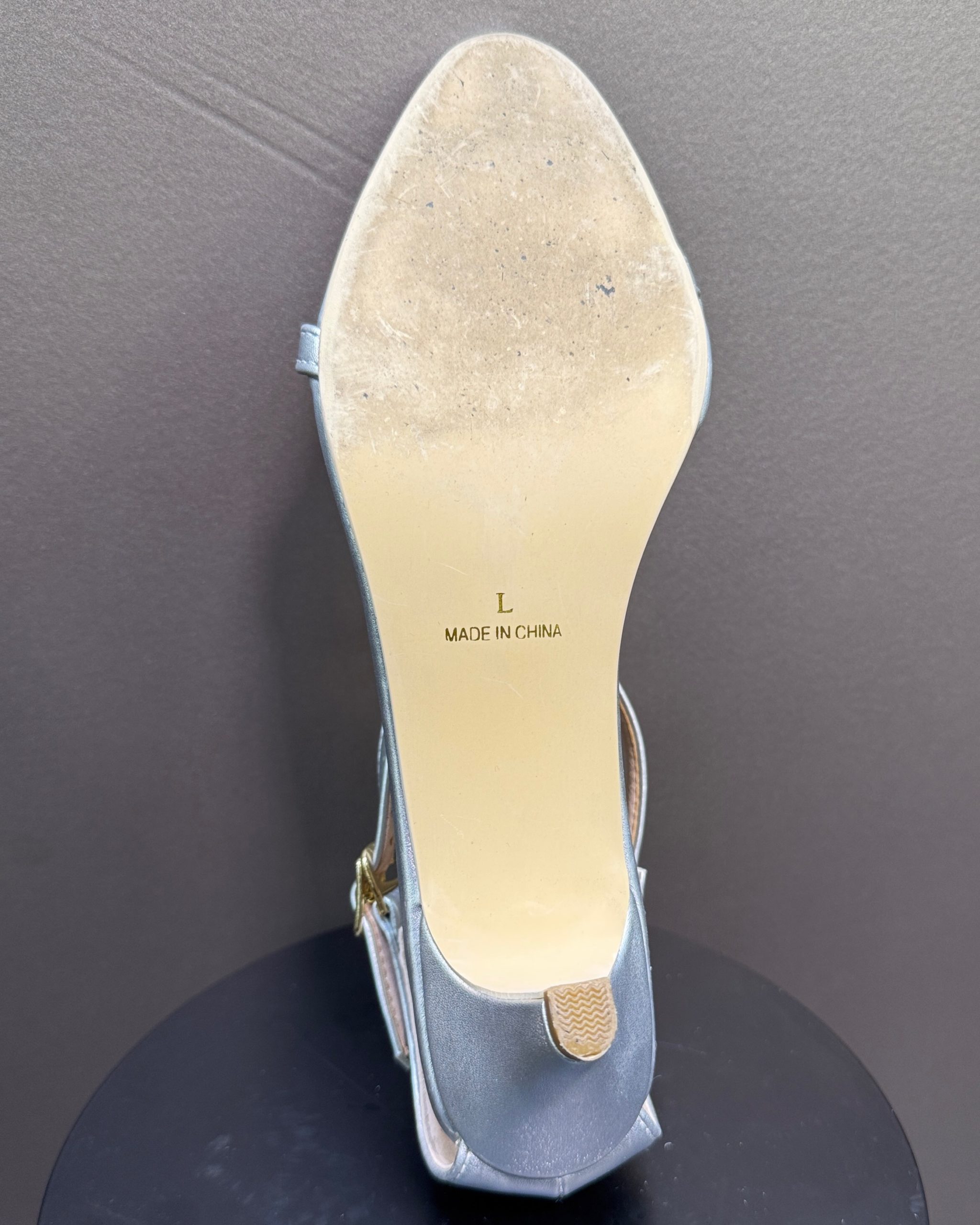 シルバーストラップパンプス