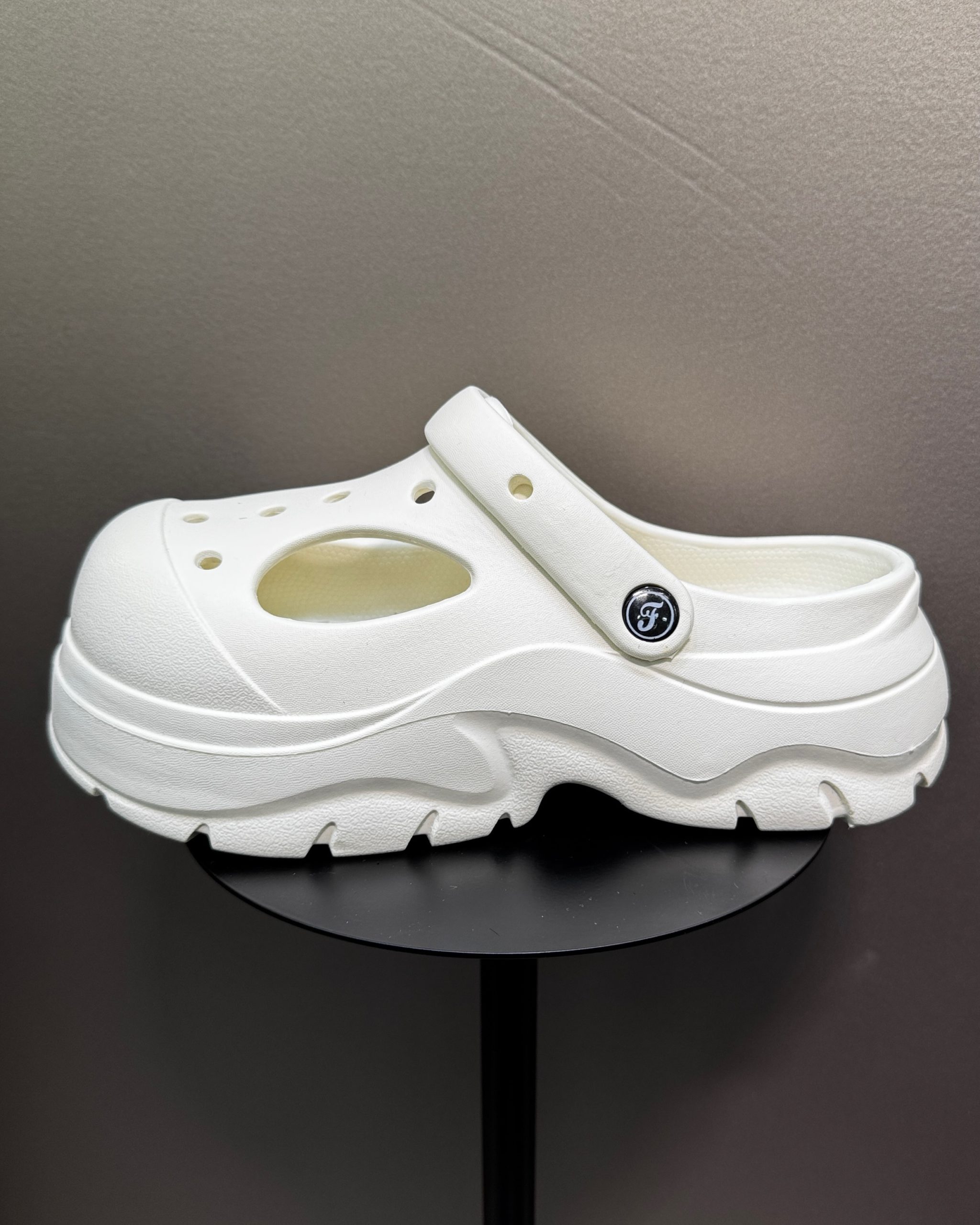 ホワイトクロックス厚底サンダル