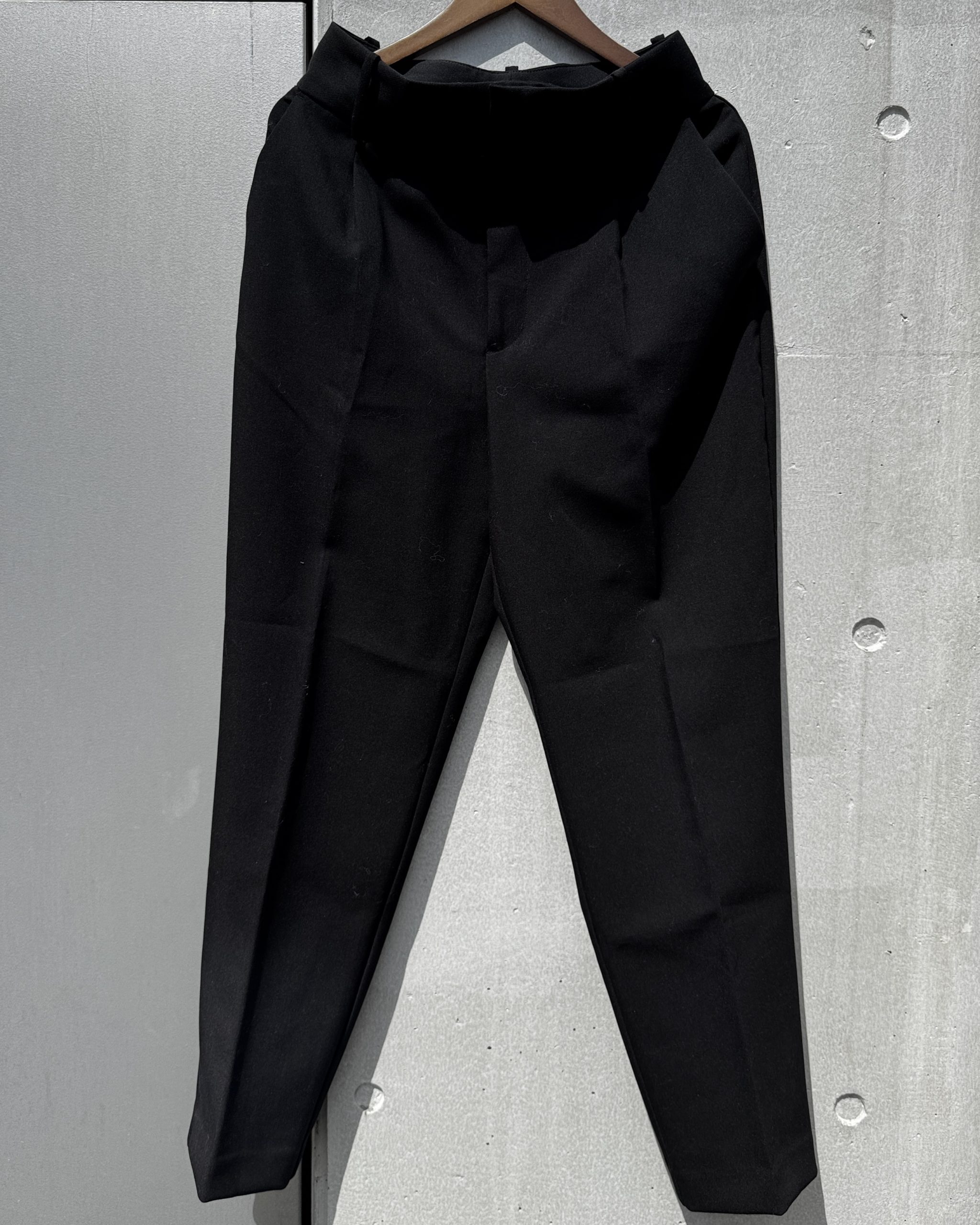 スラックス-ブラックテーパード