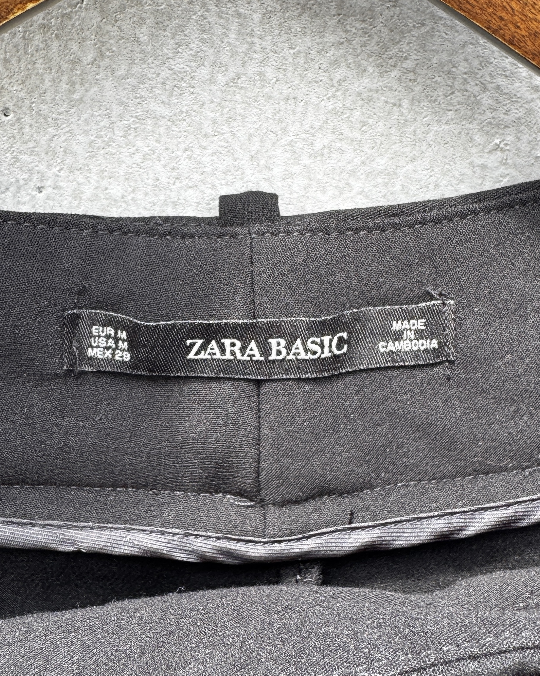 スラックス-ブラックテーパード