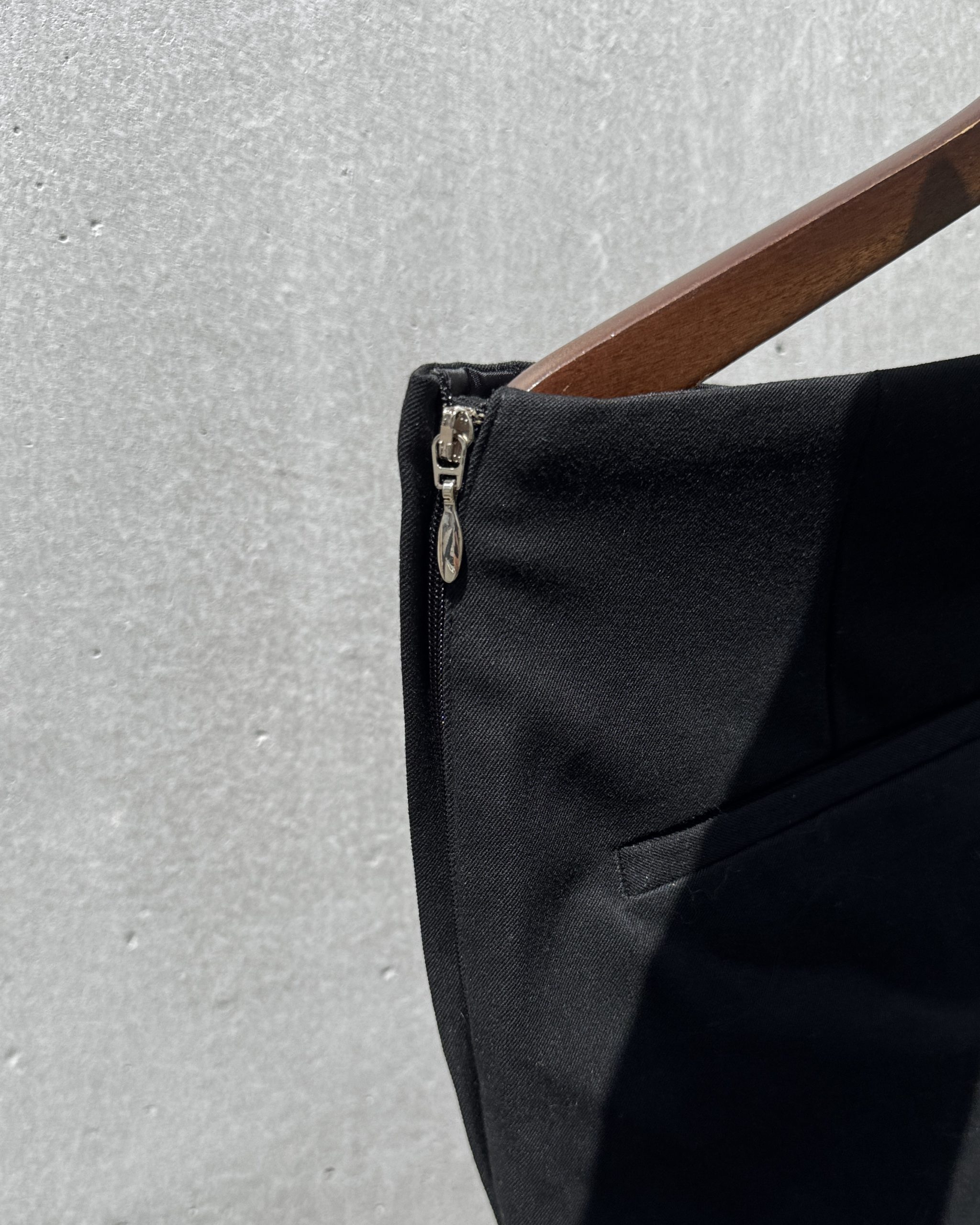 パンツ-ブラック細身ウエストサイドジップ