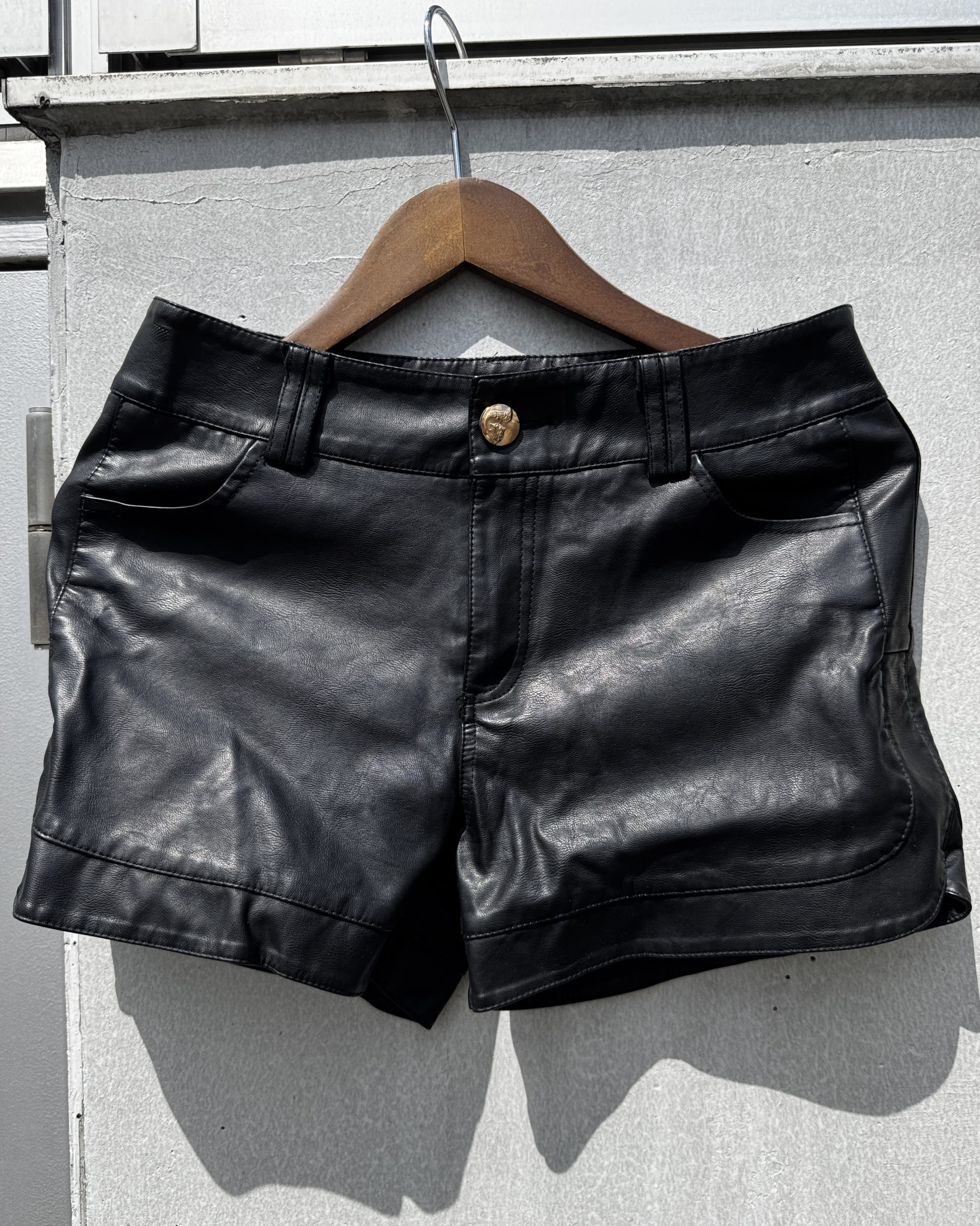 パンツ-レザーショートパンツブラック