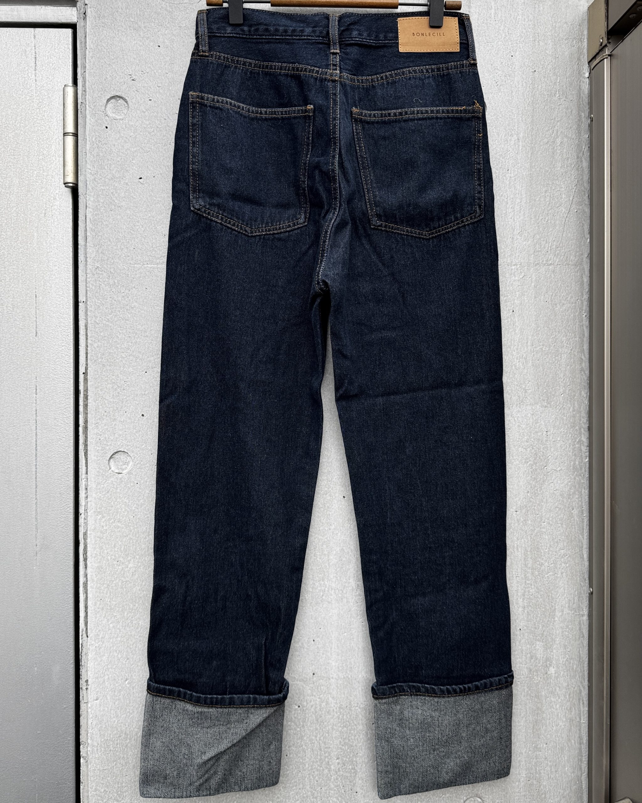 パンツ-インディゴブルーロールアップデニム