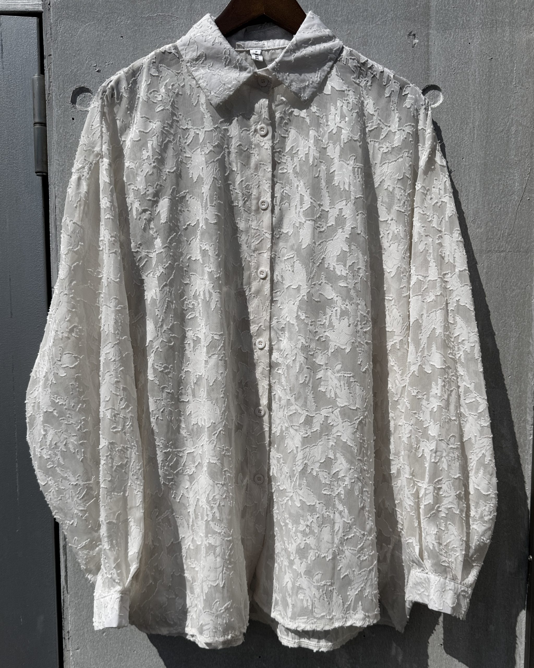 シャツ-ホワイトローン刺繍