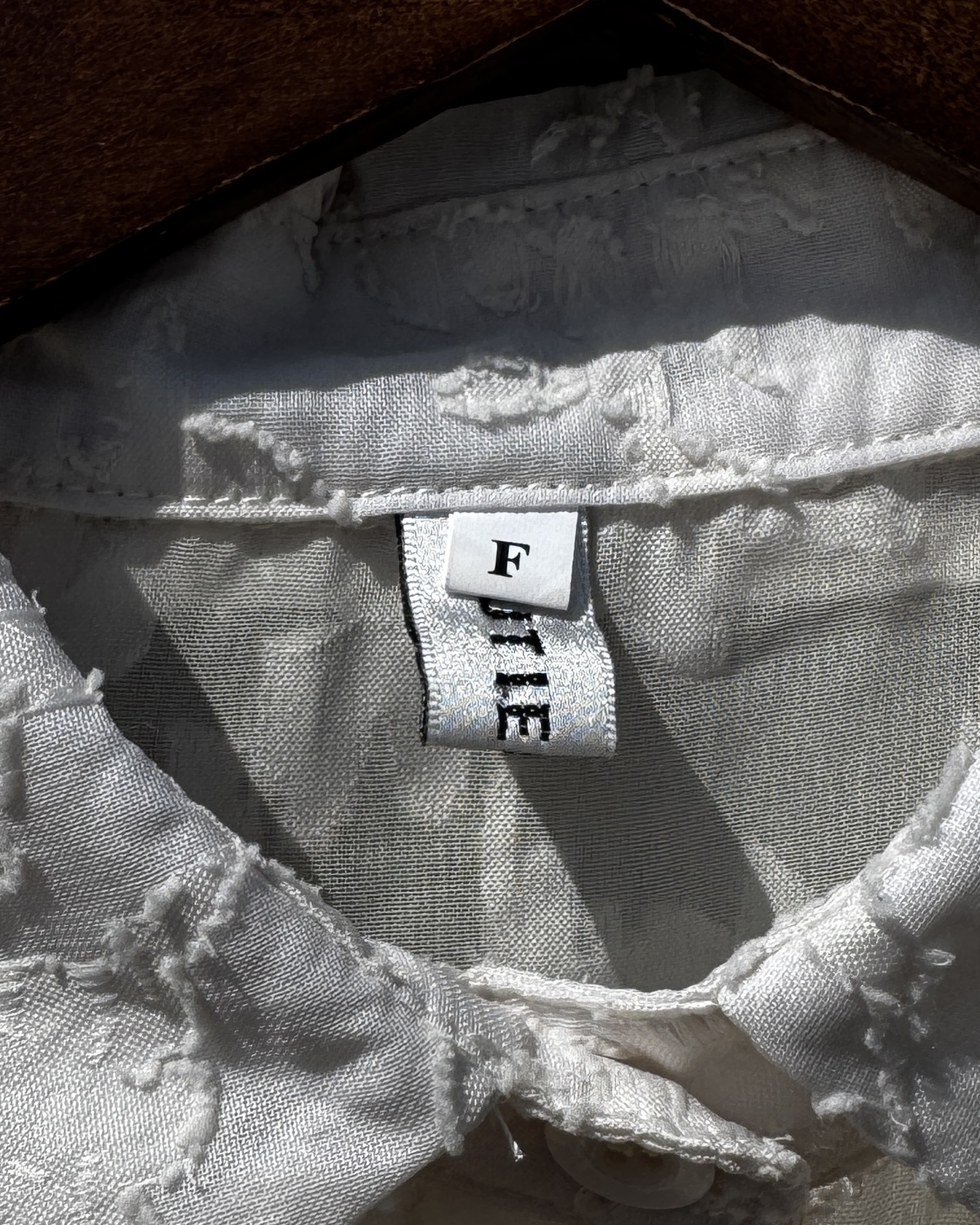 シャツ-ホワイトローン刺繍