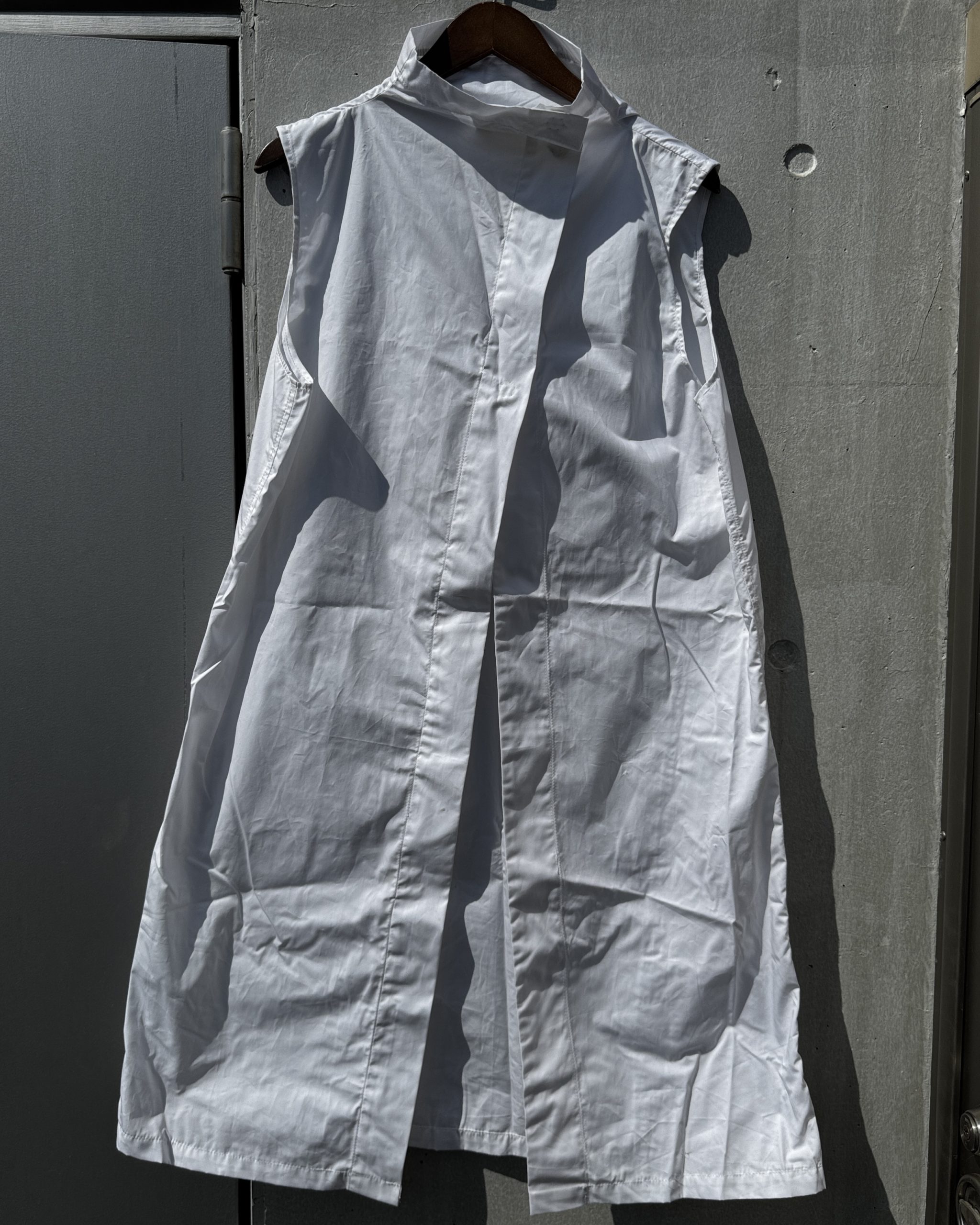 シャツ-ホワイトロング丈ノースリーブ