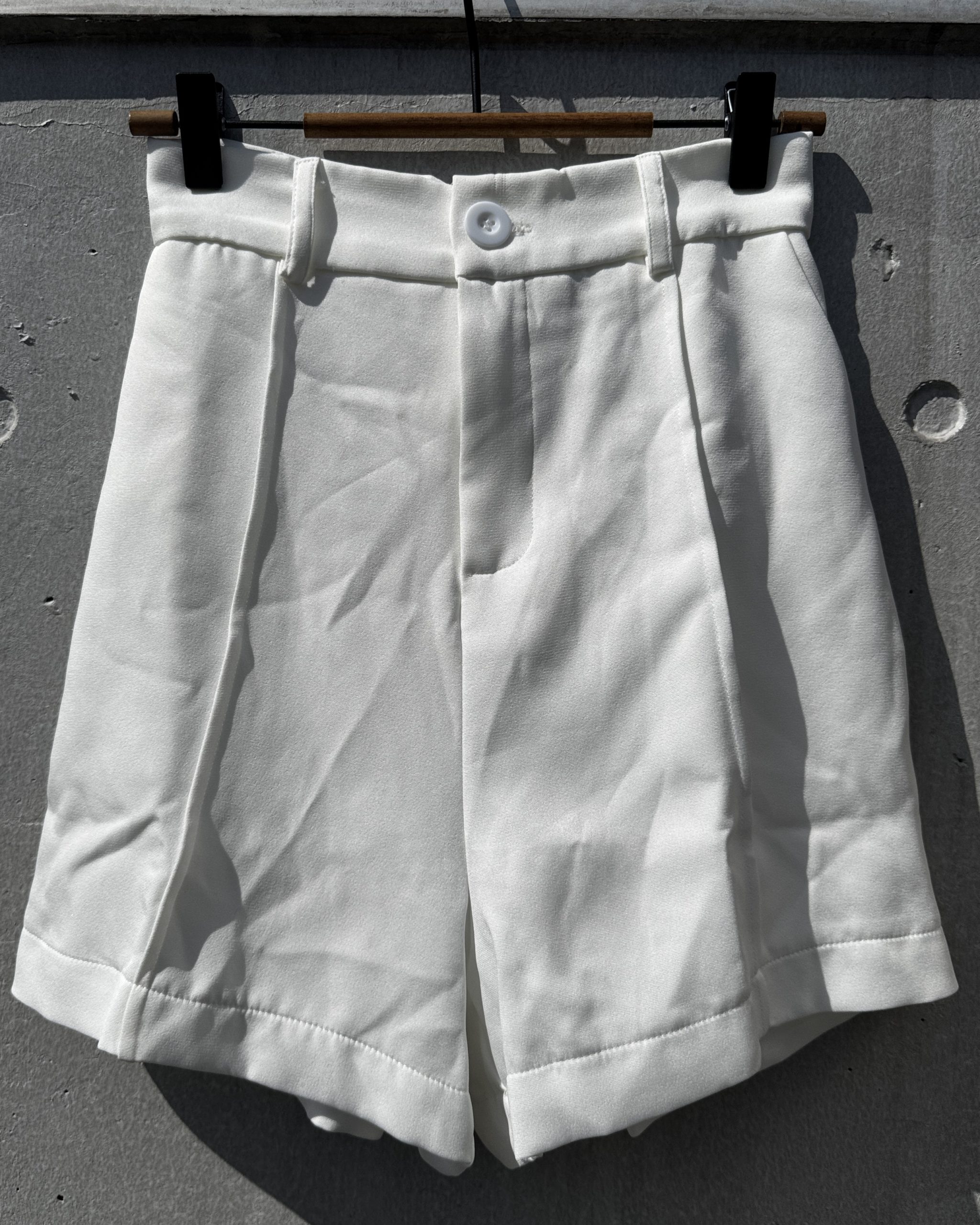 パンツ-ショート丈センタープレスホワイト