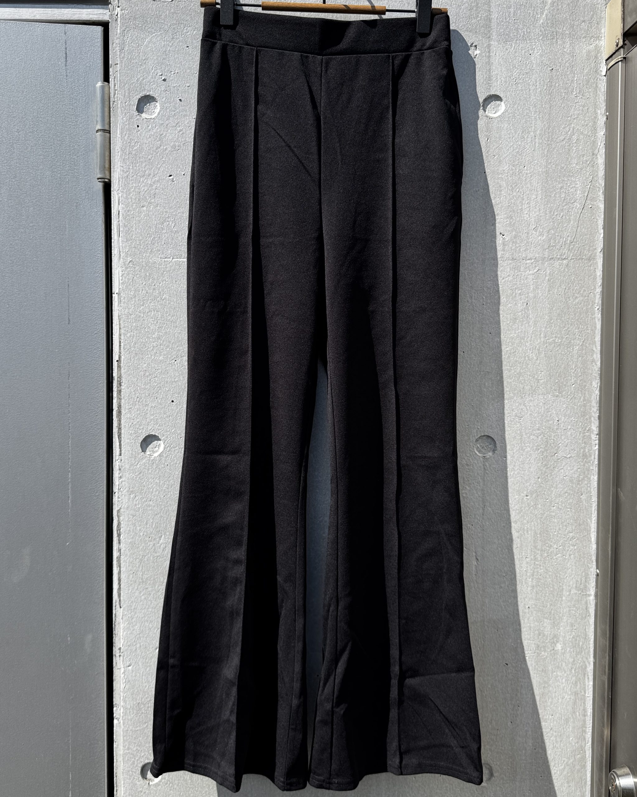 パンツ-フレアセンタープレスブラック